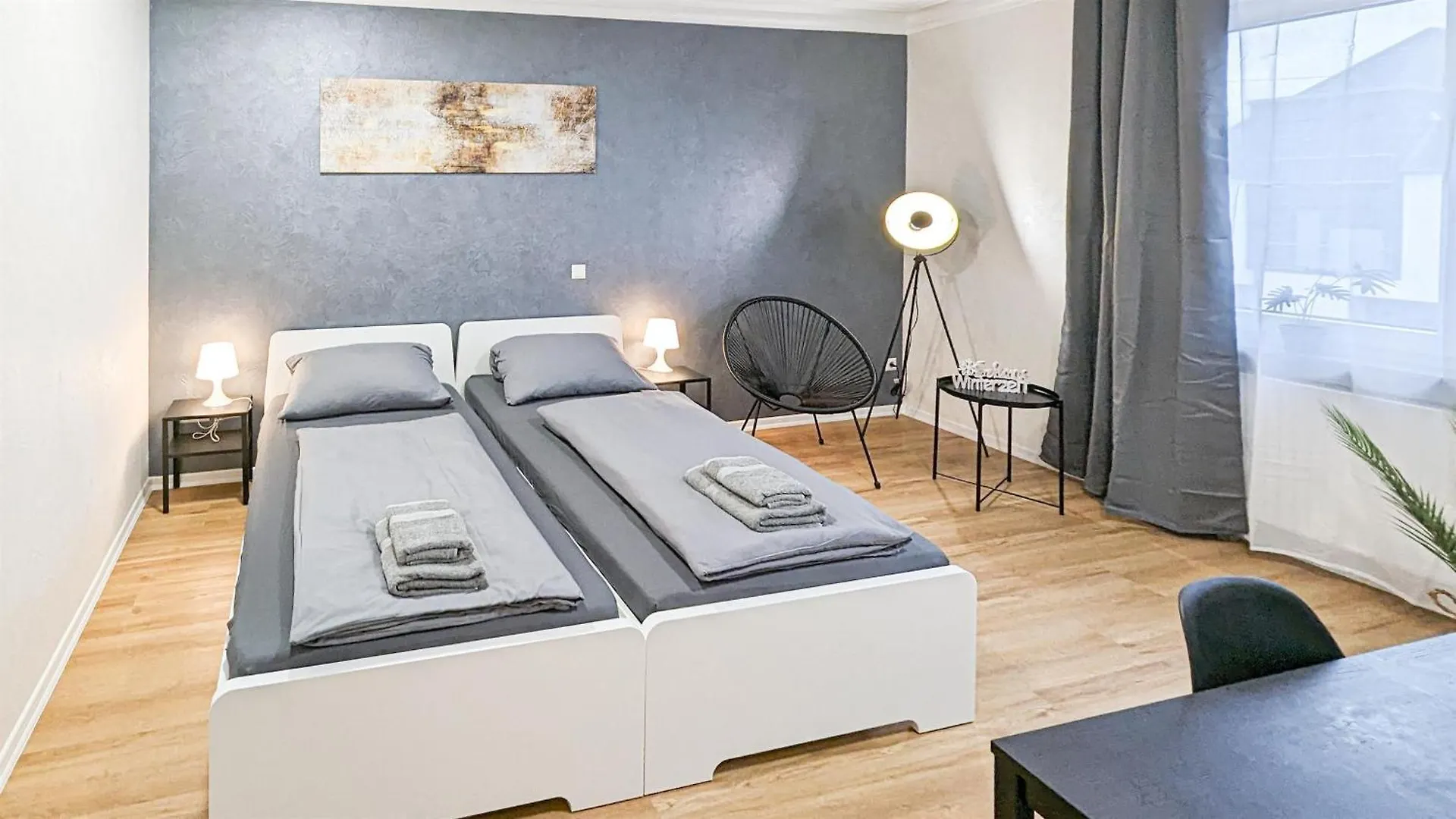 Alfa 4 Zimmer Apartment 8 Personen Tv Wifi Wm I 4Br 7Beds I 8 People I Kitchen L Bathroom Stuttgart