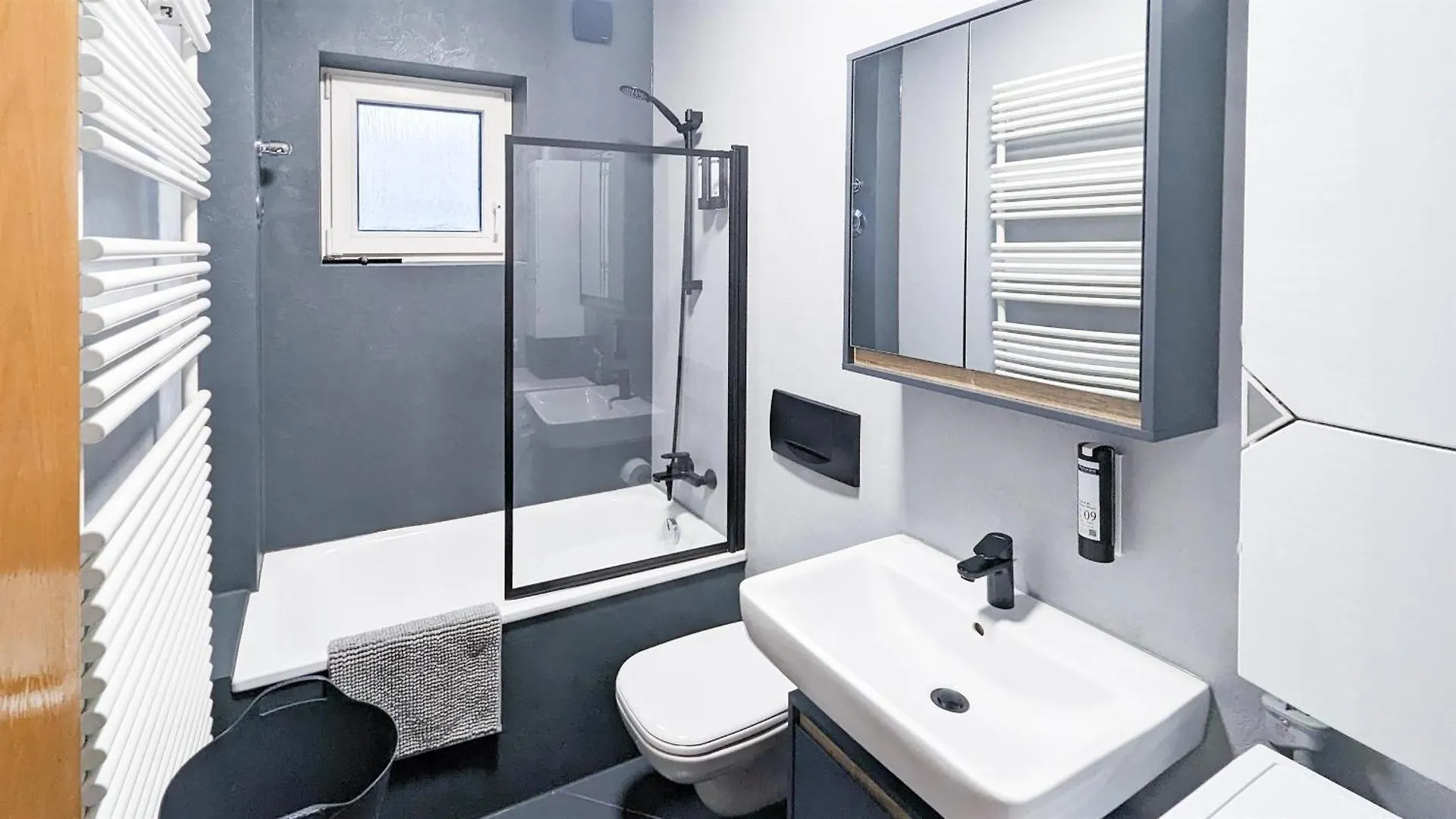 Alfa 4 Zimmer Apartment 8 Personen Tv Wifi Wm I 4Br 7Beds I 8 People I Kitchen L Bathroom Stuttgart