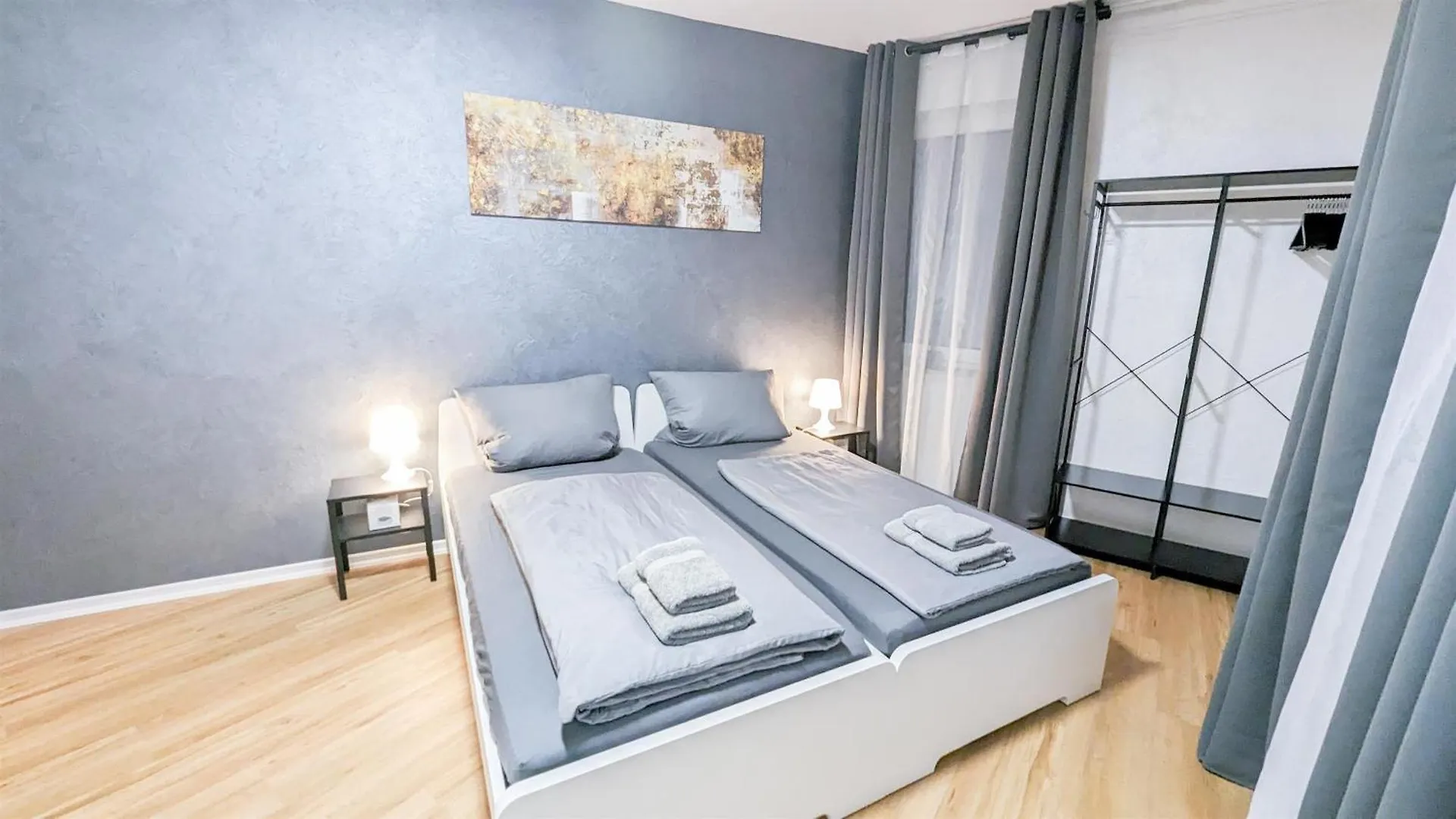 Alfa 4 Zimmer Apartment 8 Personen Tv Wifi Wm I 4Br 7Beds I 8 People I Kitchen L Bathroom Stuttgart
