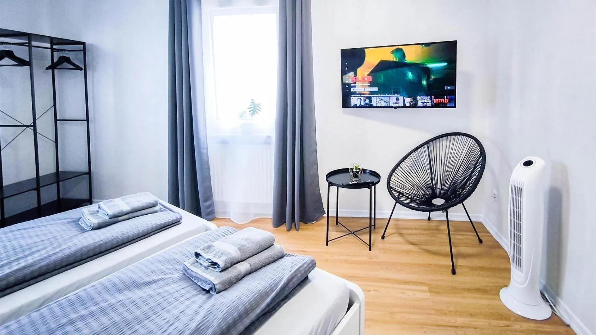 Alfa 4 Zimmer Apartment 8 Personen Tv Wifi Wm I 4Br 7Beds I 8 People I Kitchen L Bathroom Stuttgart