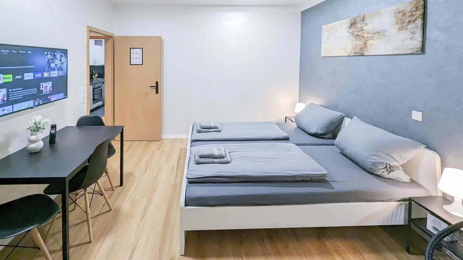 Alfa 4 Zimmer Apartment 8 Personen Tv Wifi Wm I 4Br 7Beds I 8 People I Kitchen L Bathroom Stuttgart Germany