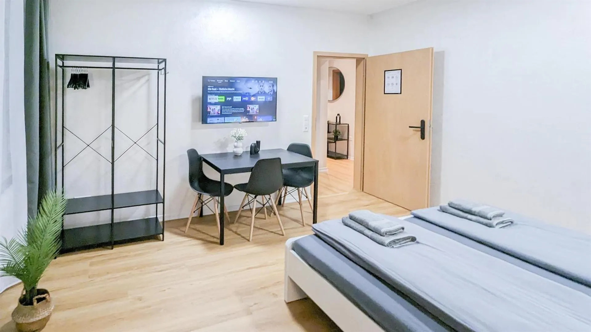 Alfa 4 Zimmer Apartment 8 Personen Tv Wifi Wm I 4Br 7Beds I 8 People I Kitchen L Bathroom Stuttgart