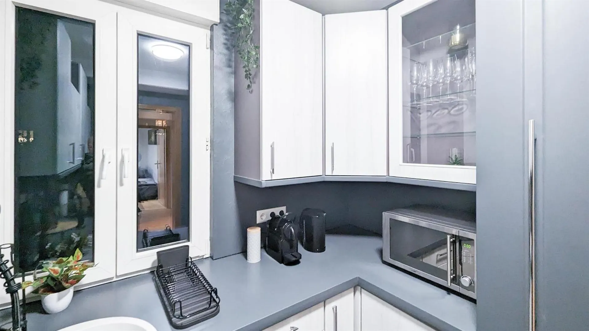 Alfa 4 Zimmer Apartment 8 Personen Tv Wifi Wm I 4Br 7Beds I 8 People I Kitchen L Bathroom Stuttgart
