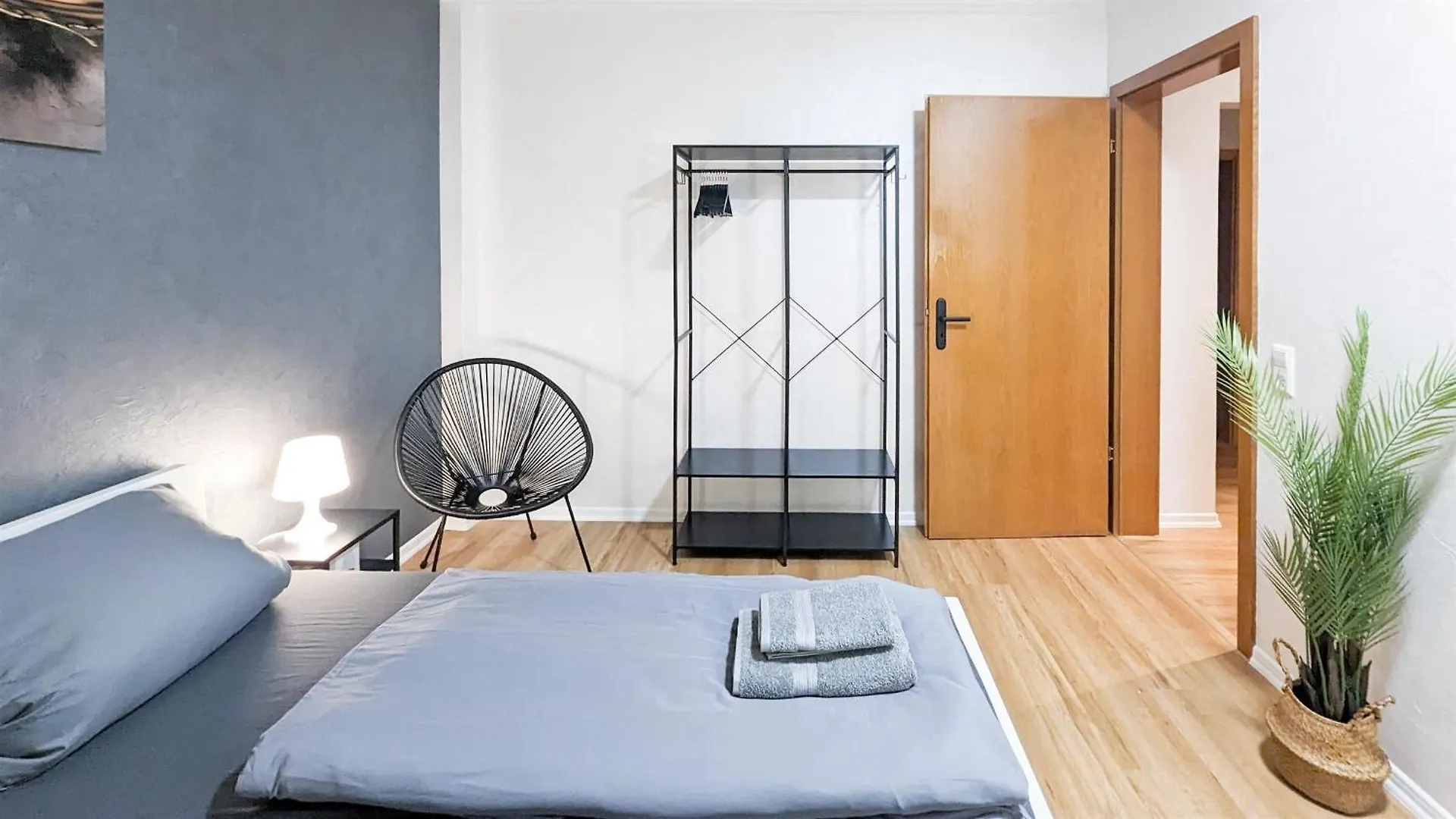 Alfa 4 Zimmer Apartment 8 Personen Tv Wifi Wm I 4Br 7Beds I 8 People I Kitchen L Bathroom Stuttgart