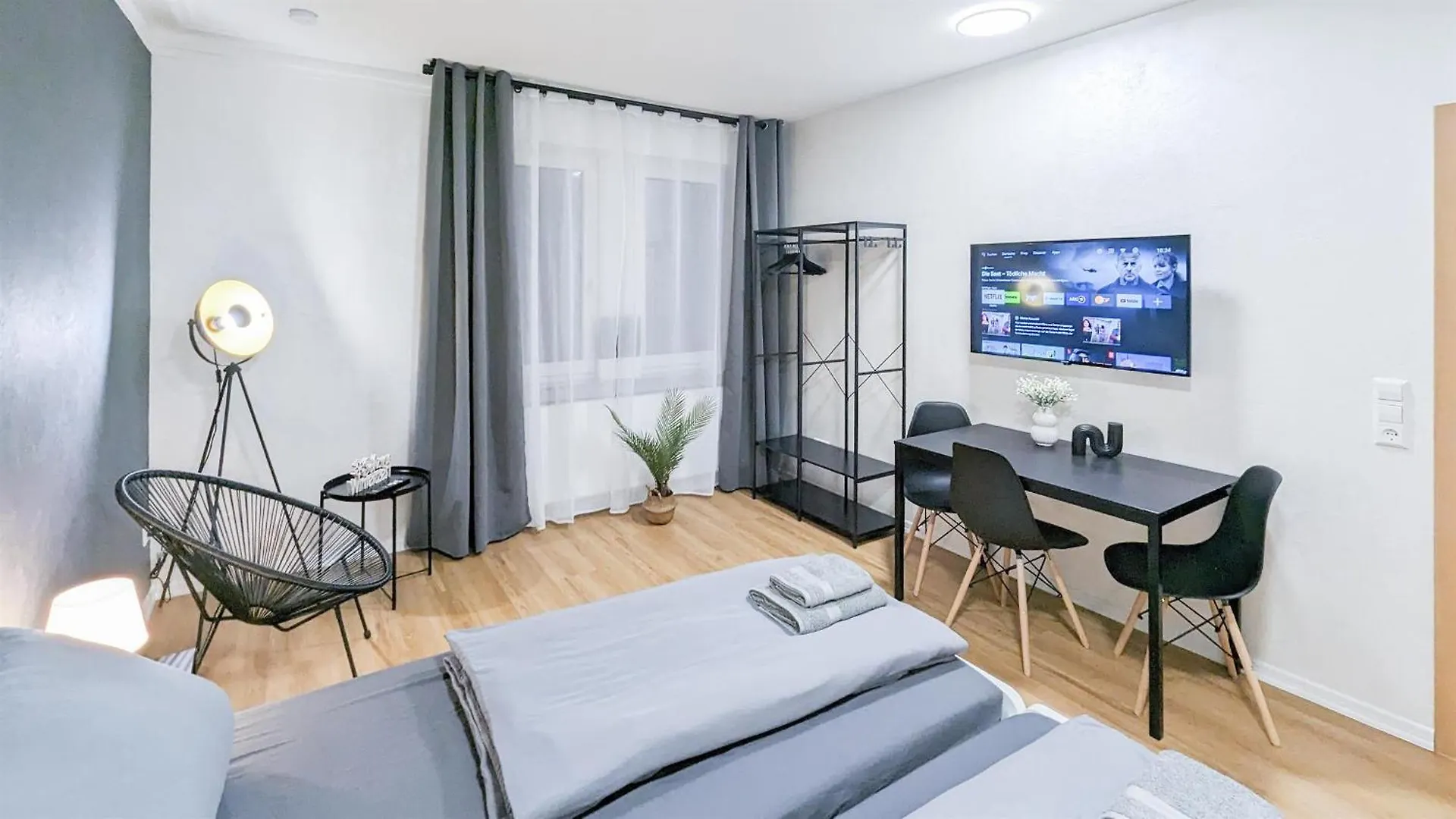 Alfa 4 Zimmer Apartment 8 Personen Tv Wifi Wm I 4Br 7Beds I 8 People I Kitchen L Bathroom Stuttgart