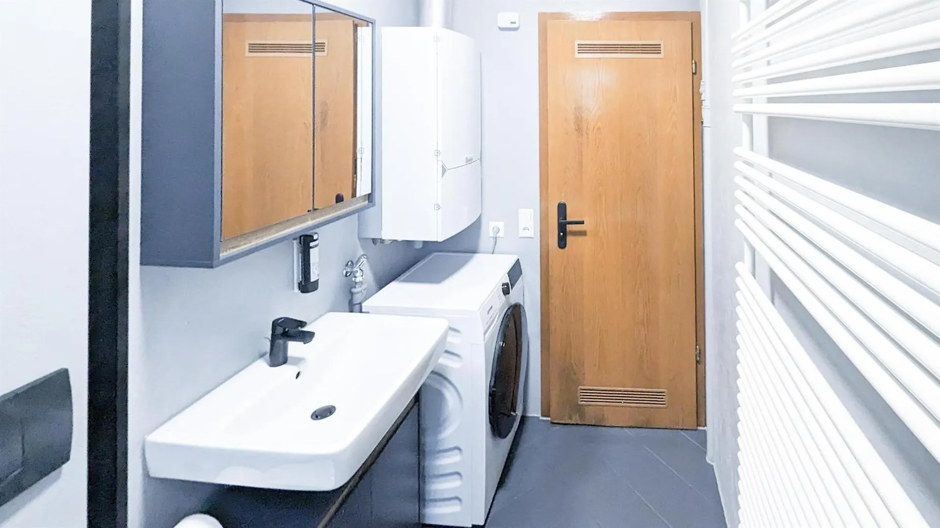 Alfa 4 Zimmer Apartment 8 Personen Tv Wifi Wm I 4Br 7Beds I 8 People I Kitchen L Bathroom Stuttgart Duitsland